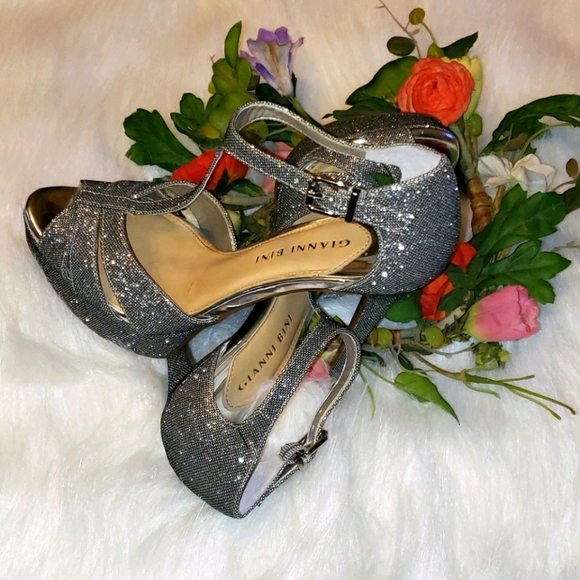 Shoes - Picture 3 of 4